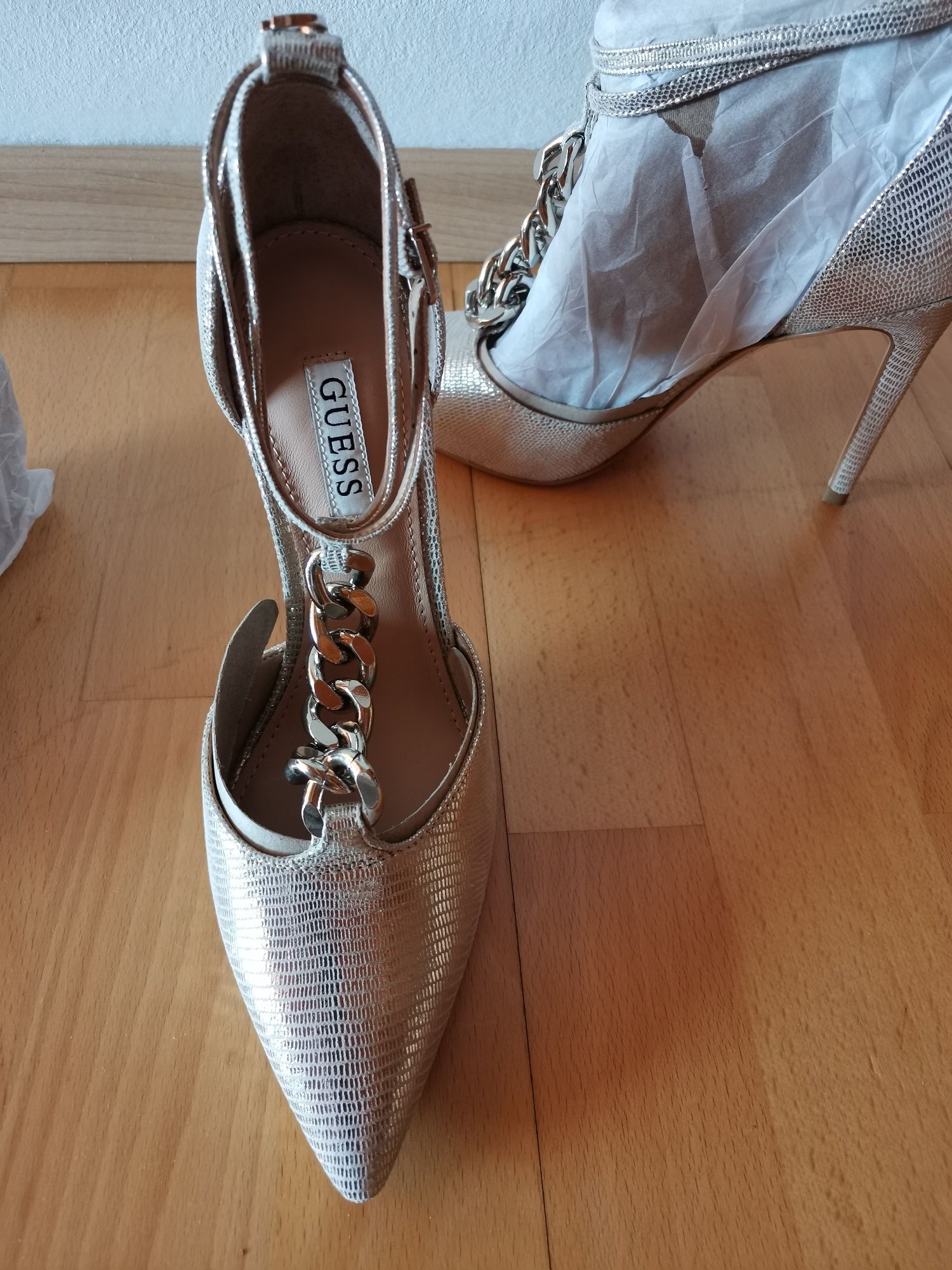 Pantofi damă noi piele naturala Guess 36