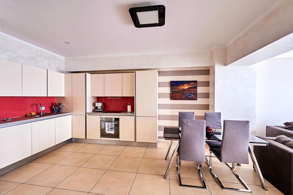 Apartament cu 3 camere + Living 40mp Mamaia