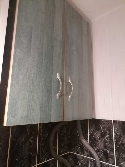 Vând dulap exec. pe comandă, culoare verde, pt bucatarie, baie,birou