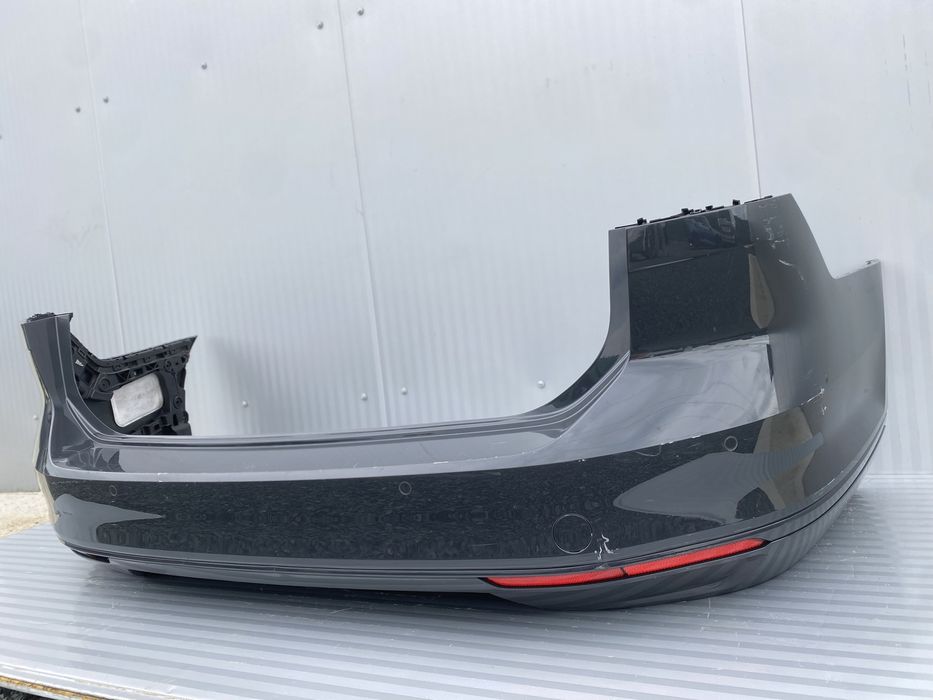 Bara spate vw Passat B8 combi/breack cu senzori / cod de culoare LI7F