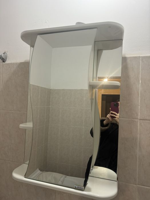 Шкаф с зеркалом в ванную комнату