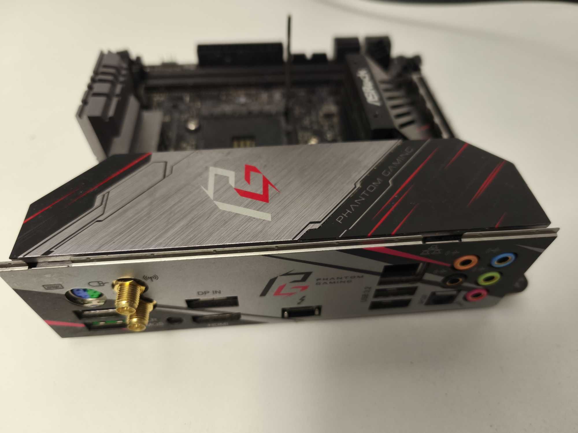Placa de baza Asrock X570 Phantom Gaming-ITX/TB3 AMD AM4 mITX