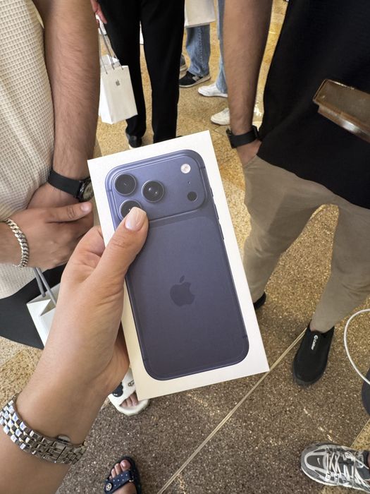 IPHONE 17pro 256гб синий