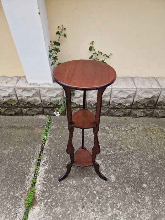 Прекрасна антикварна френска дървена висока масичка