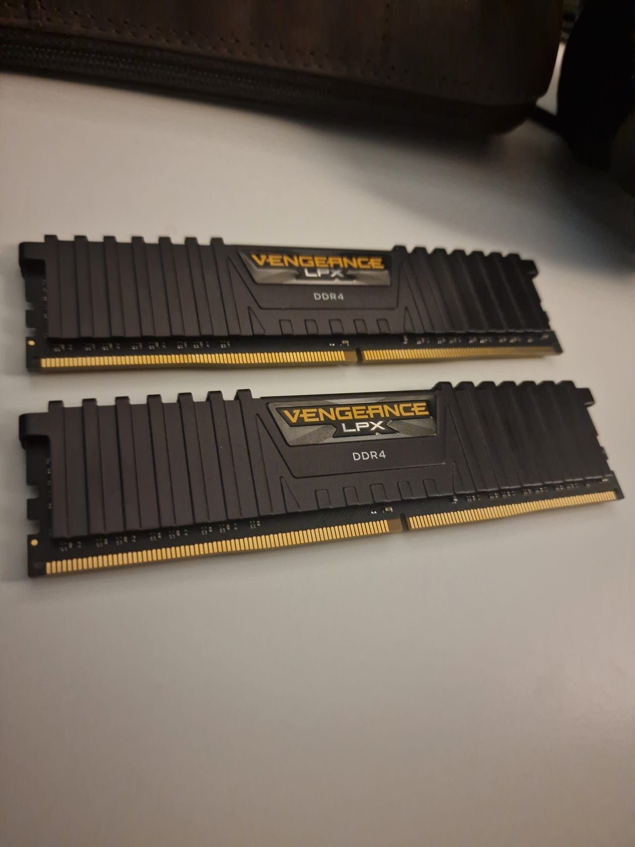 Рам памет Corsair Vengeance LPX Black 2x8 16GB DDR4 3200Mhz перфектна