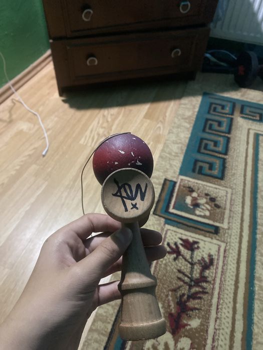 Kendama semnata de XRemus