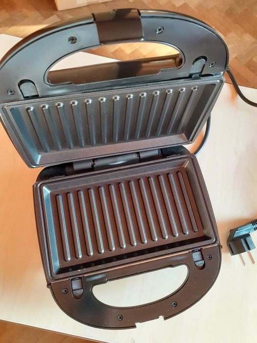 Уред за сандвичи и гофрети MUHLER