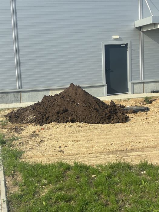 Pamant negru Transport pamant vegetal pentru gradini