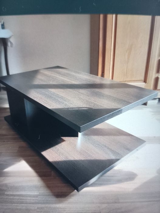 Masă living dining sau comodă pentru TV. Masa este noua, este pe role