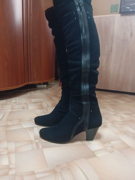 Продаю ботфорты женские