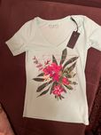 Чисто нова оригинална тениска Guess