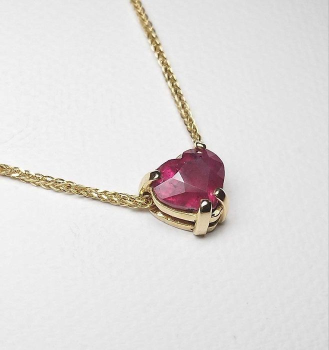 Златен медальон с голям естествен рубин! Сертификат! Нов!