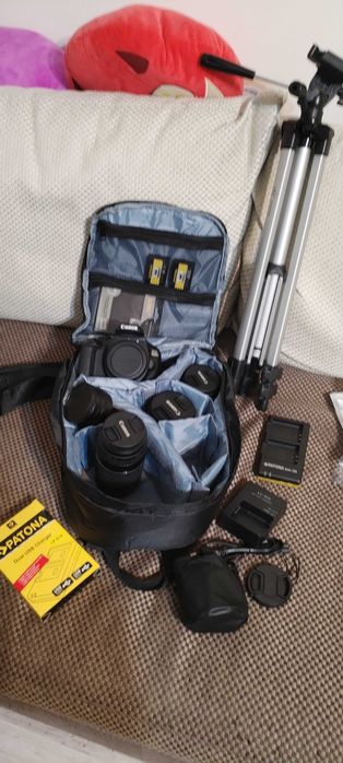 Pachet complet camera DSLR Canon EOS 4000 D + 4 obiective + accesorii