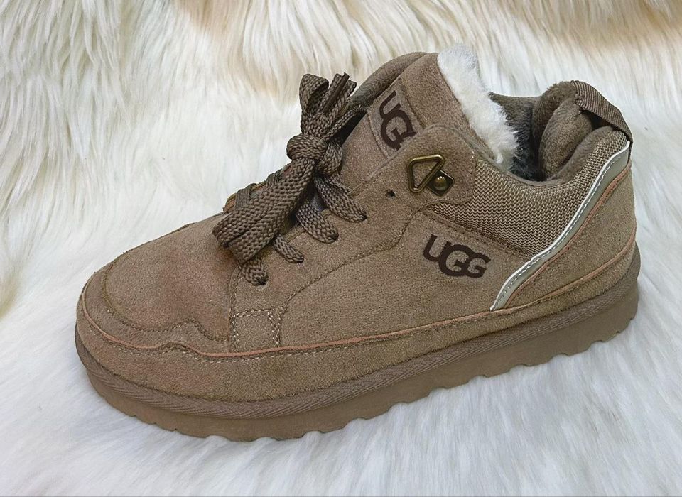 Ugg  Mai multe detalii în descriere
