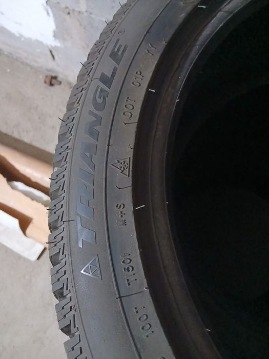 Шипованные зимние шины 245/45 R18 Triangle  комплект 4шт