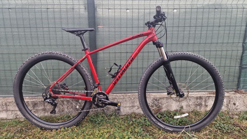 Vând bicicleta specialized