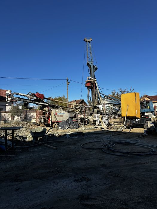 Executam foraje pentru puturi de apa, piloni, geotehnic si mediu.
