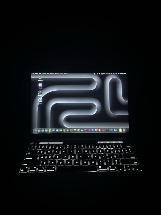 Серебристый Macbook pro m1,Touch bar