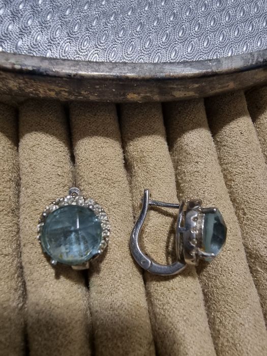 Масивни сребърни обеци със светлосин камък и множество цирконий