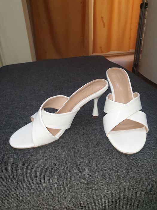 Sandale elegante cu toc piramidal