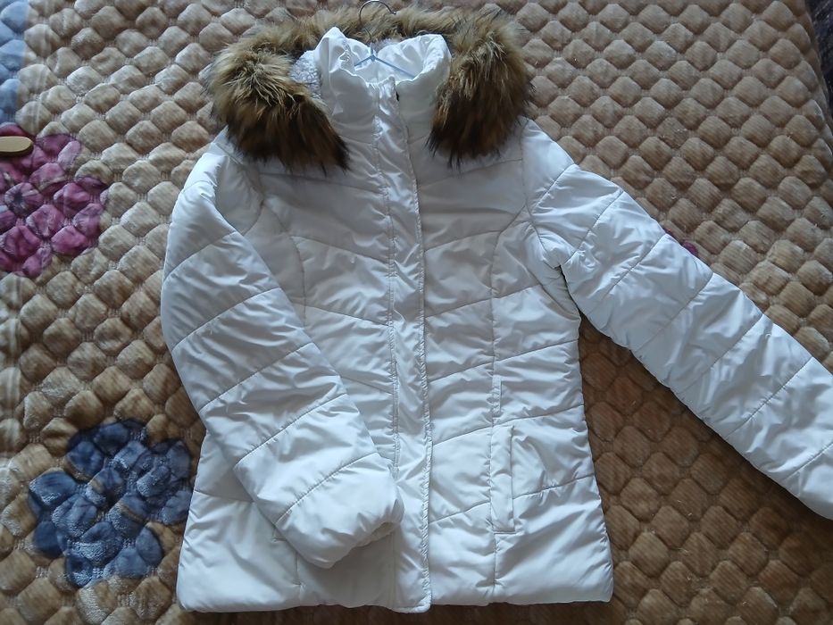Куртка белая красивая