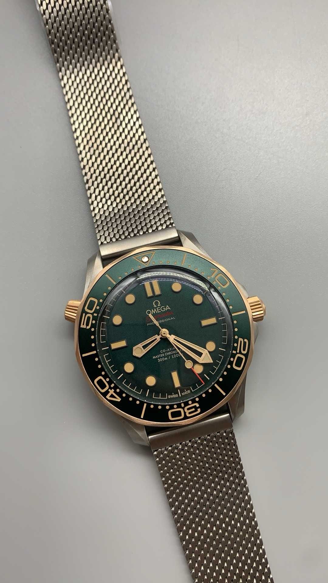 Omega seamaster diver 300m зелен циферблат / нов модел