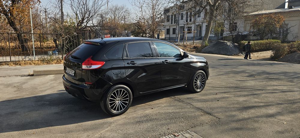 Lada X.RAY sotiladi.