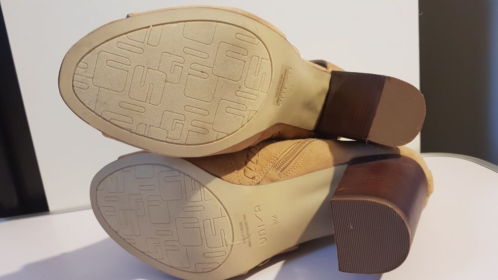 Ghetute/botine piele intoarsa  -UNISA mas.39