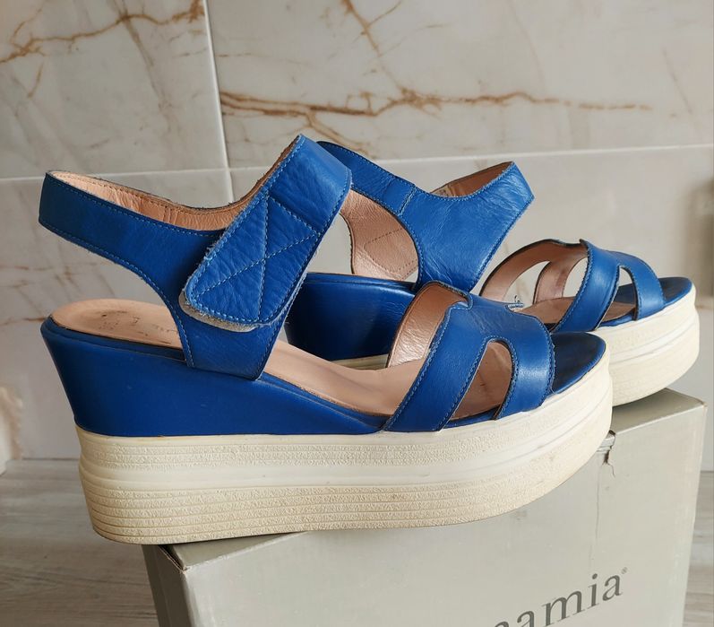 Босоножки кожаные