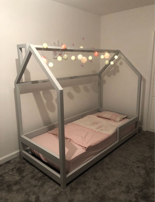 Pat tip casuta din lemn 90 x 200 cm