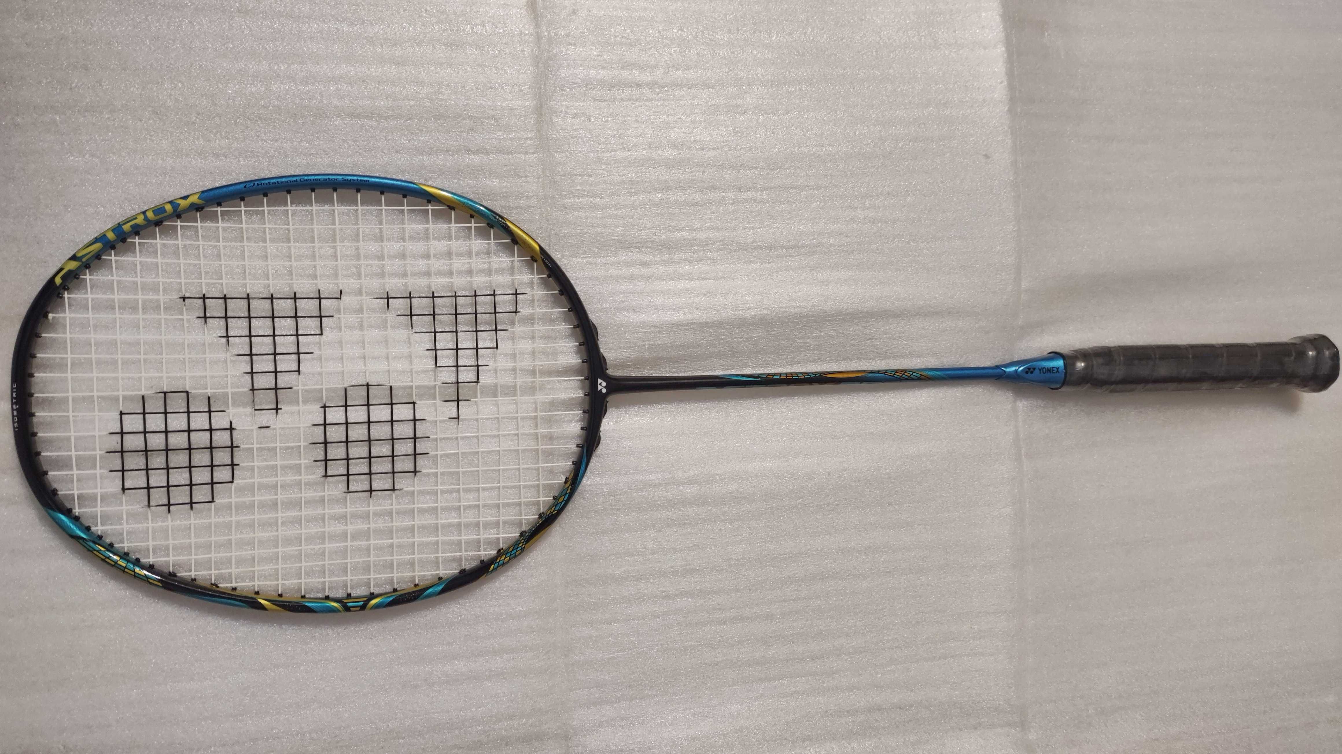 Yonex Astrox 88S Pro ракета за бадминтон