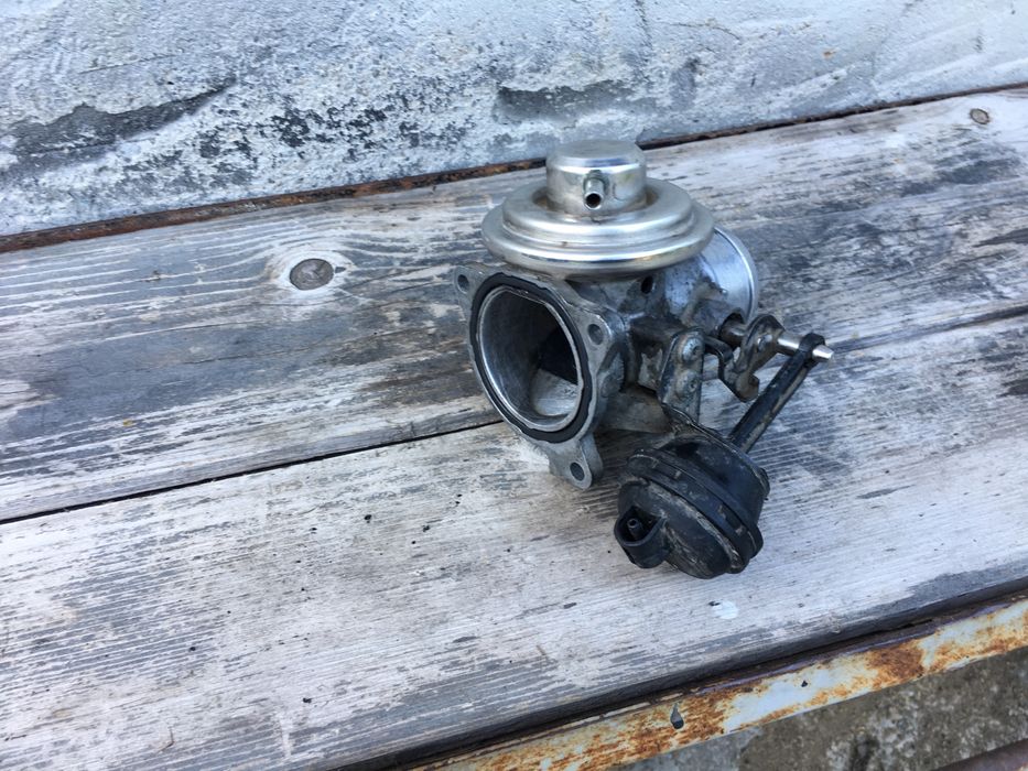 Egr Vw Passat Golf Sharan Audi A4 A3 A6 Seat Skoda 1.9 TDI 038129637