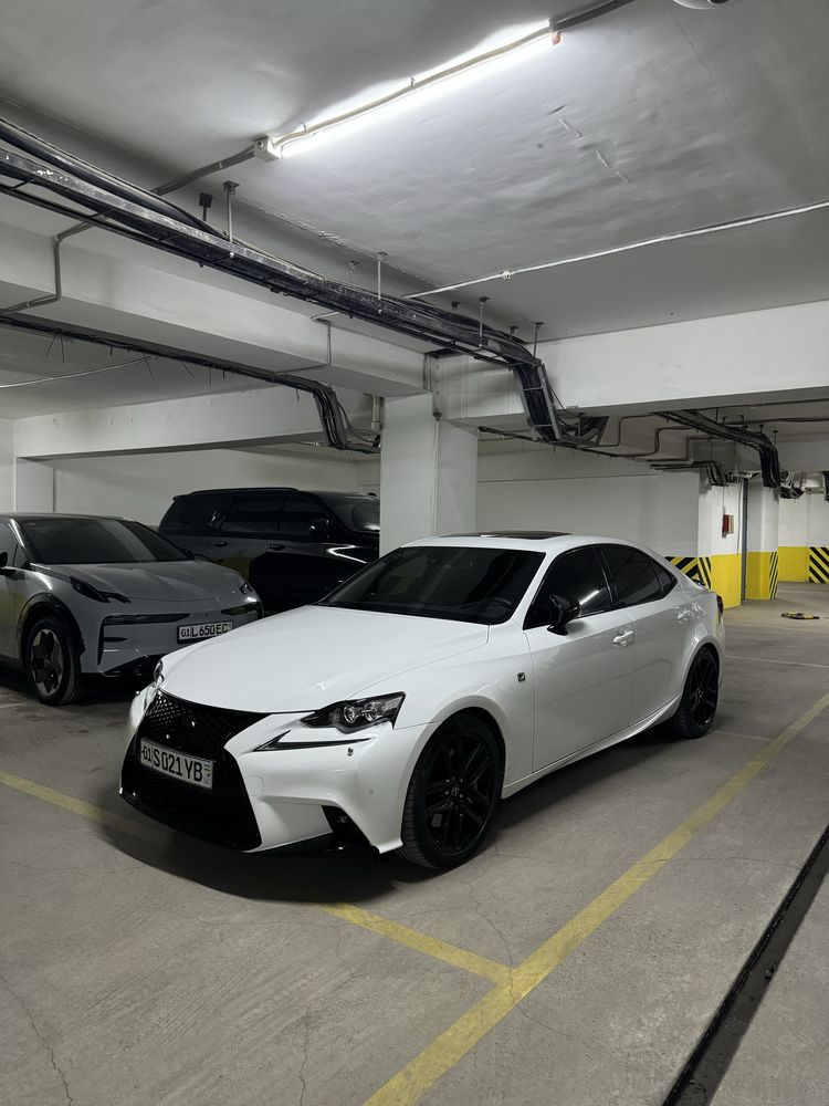 Lexus is 200t 2016