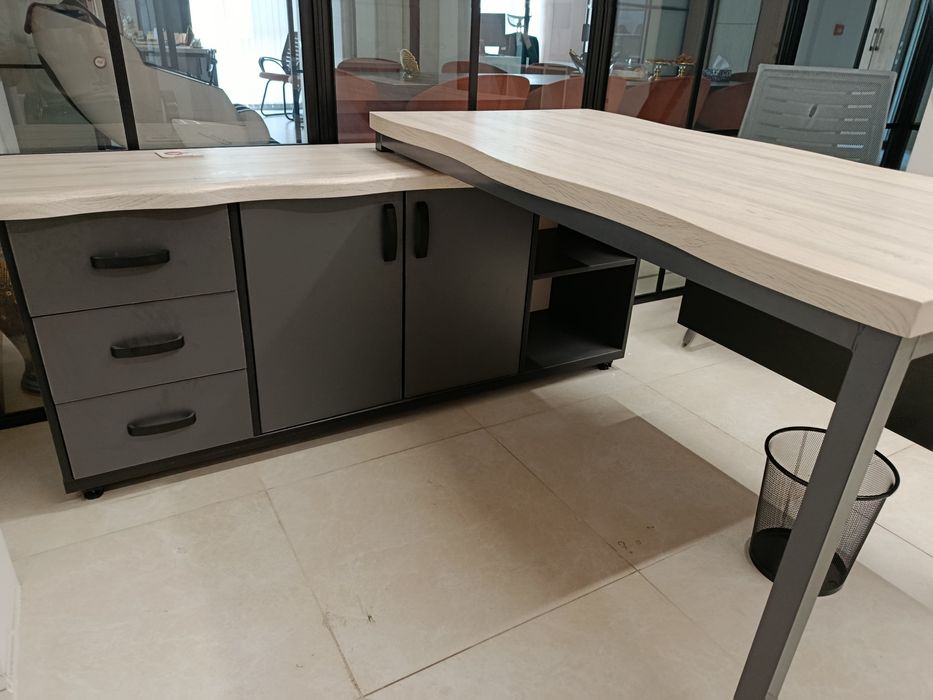 Продам стол офисный