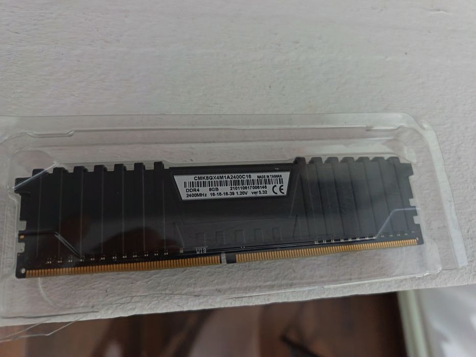 Vând 8Gb ddr4 cu răcire