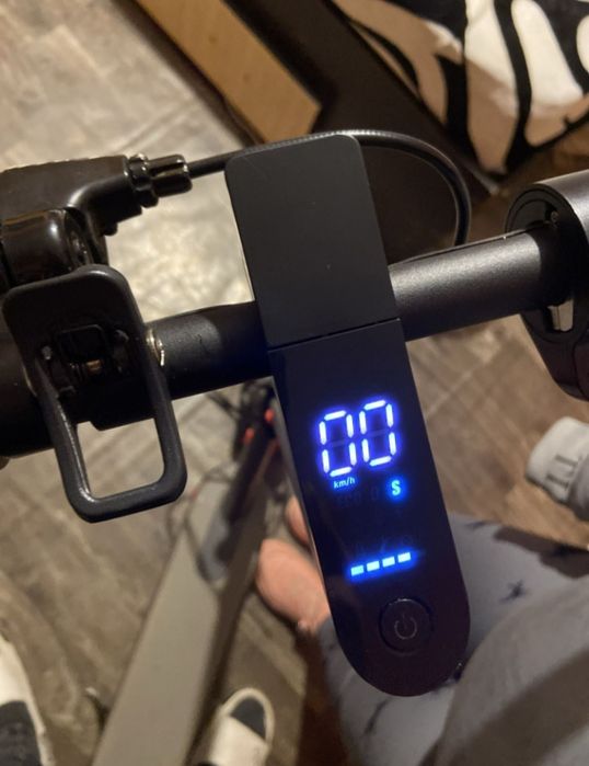 Se vinde trotineta electrica aproape nou