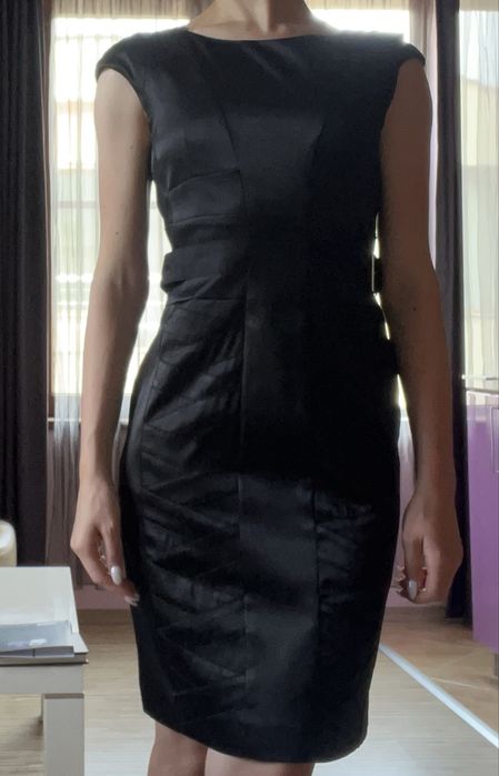 Рокли Sandro и Karen Millen, неразличими от нови