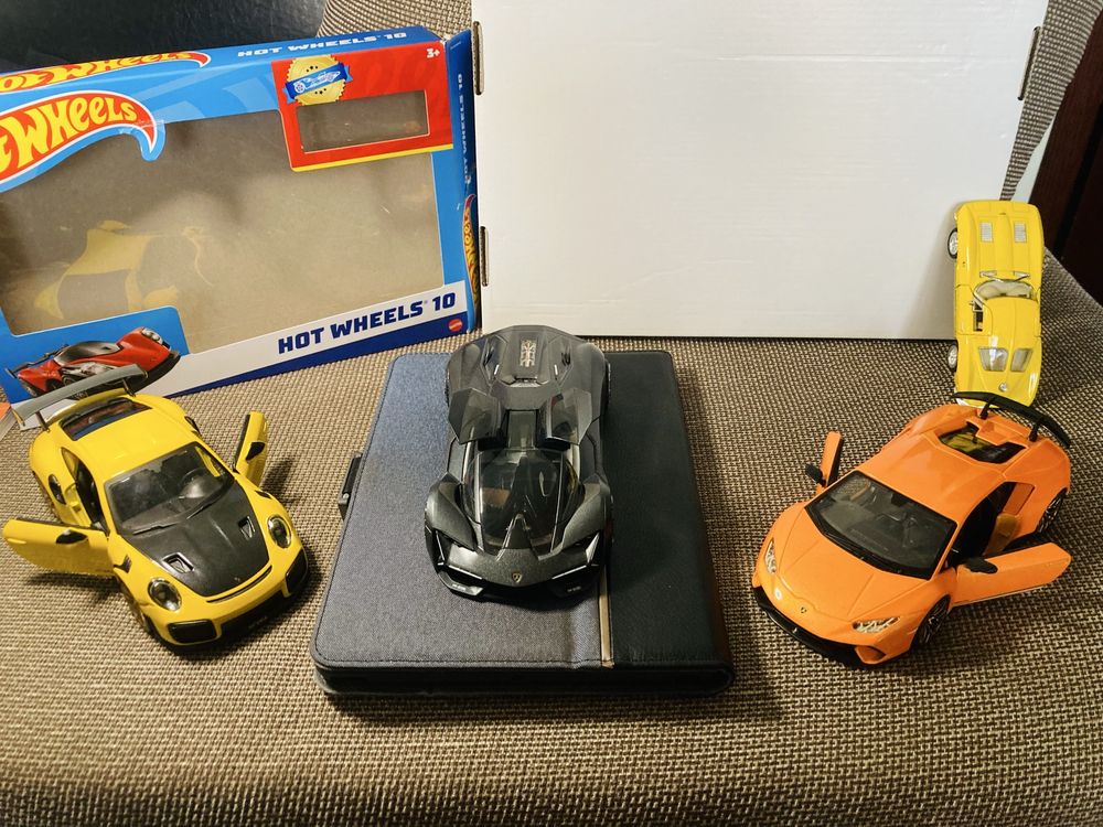 Продавам лотове колички hotwheels/maisto/matchbox 1:64 1:43 1:24