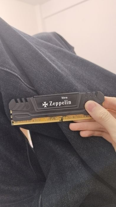 Оперативка ddr4 2400 zeppelin
