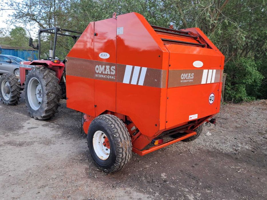 balotiera marca Omas pentru baloti rotunzi