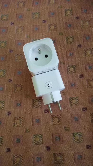 Vand 2 prize inteligente-smart și 4 becuri smart cu culori multiple