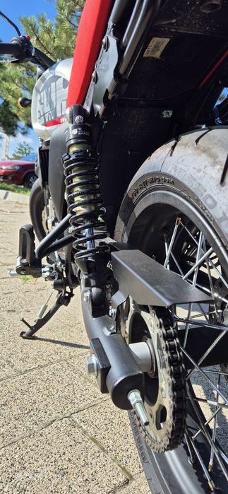 Vand motocicleta SWM Outlaw A1 125cc ABS 11kw/15cp ca noua in garantie