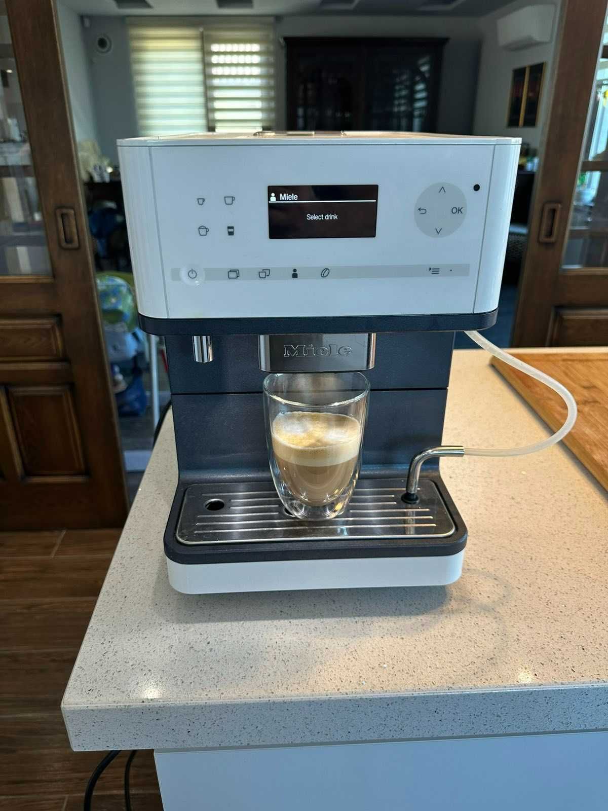 Кафемашина - робот MIELE CM 6300