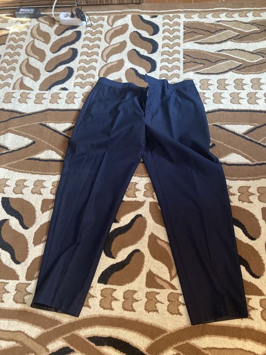 Продам строгий костюм Gino Valentino Milano