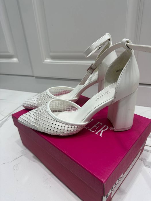 Туфли белые 37 размер