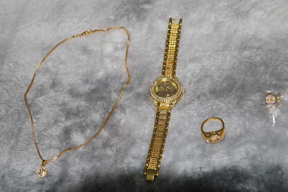 Set cadou femei -  Ceas, colier/lantisor, inel, cercei