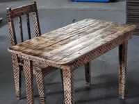 Деревянный стол с стульями в комплекте