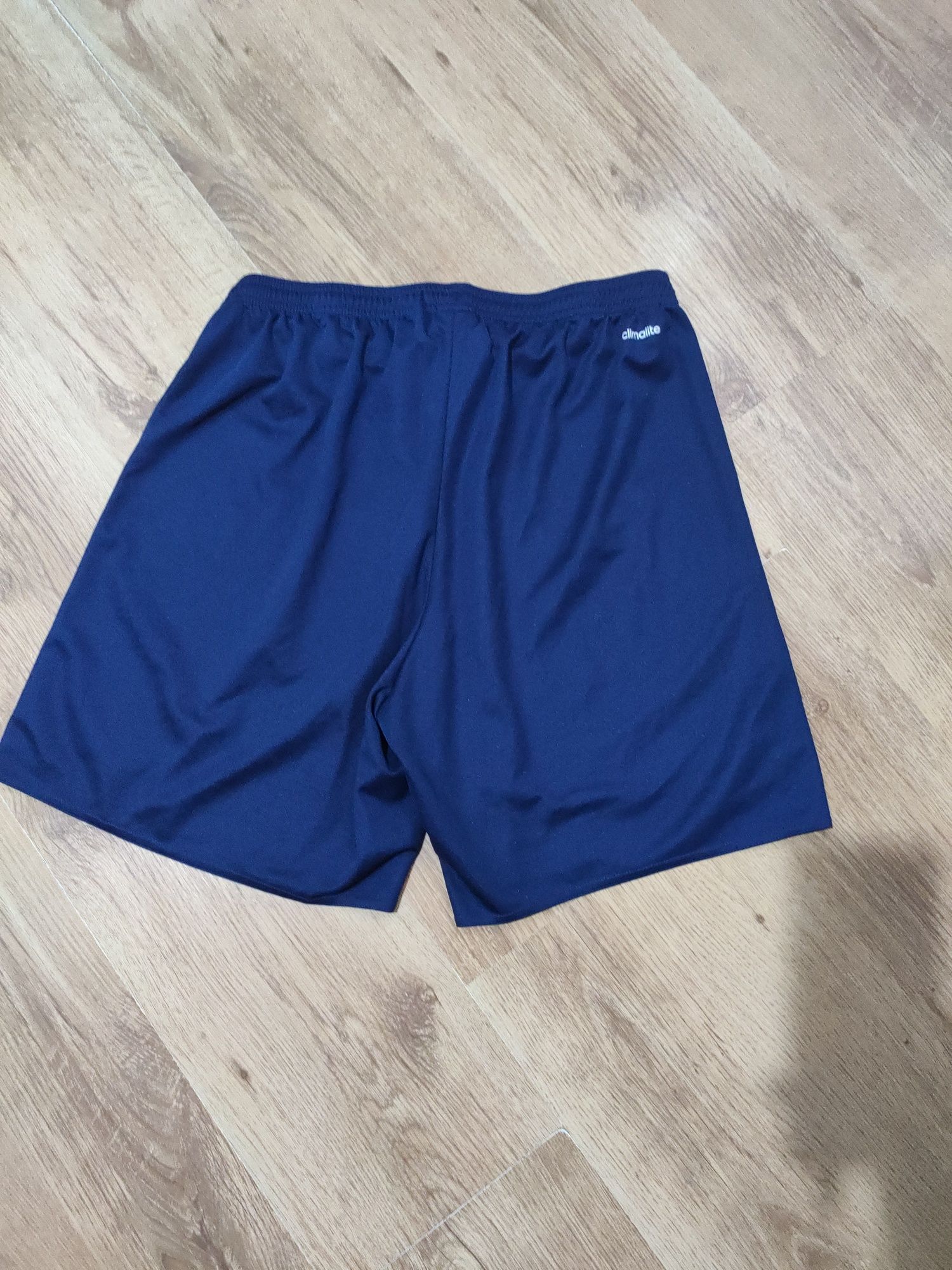 Pantaloni scurți Adidas mărimea L
