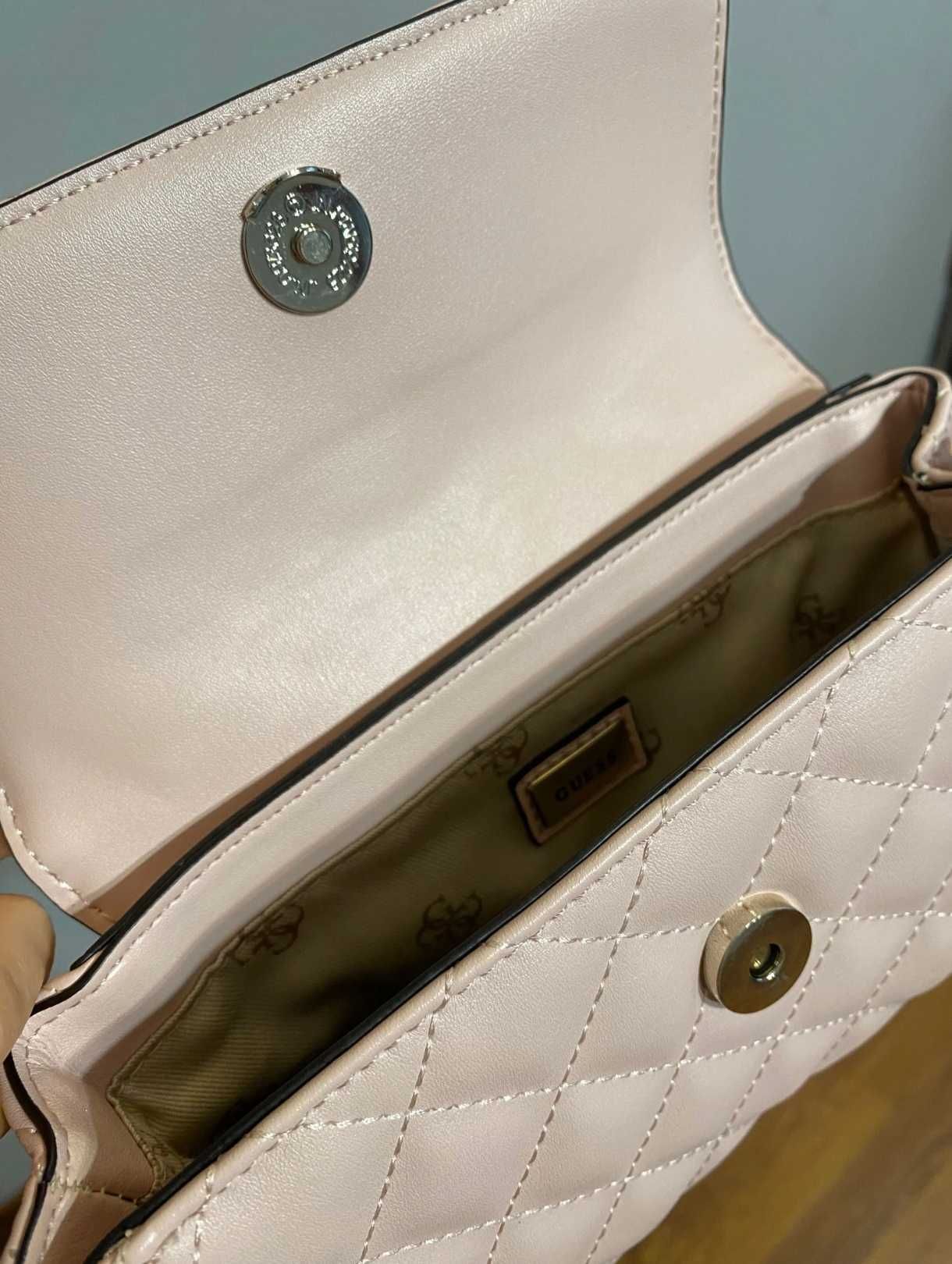 Чанти Guess чисто нови .