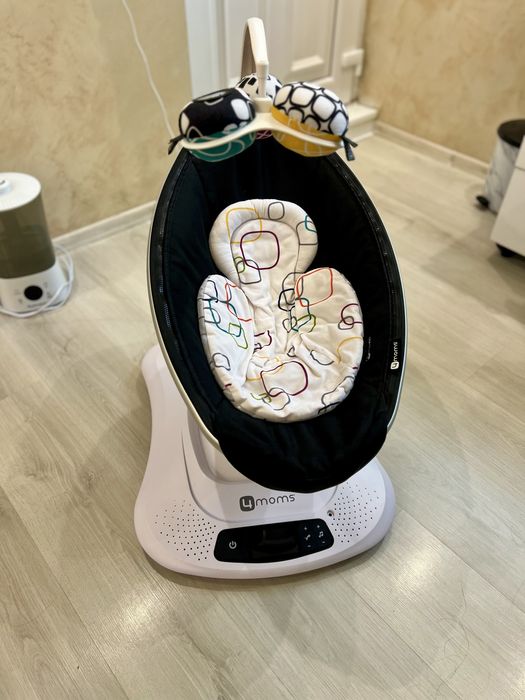 Електрическа бебешка люлка mamaRoo 4.0